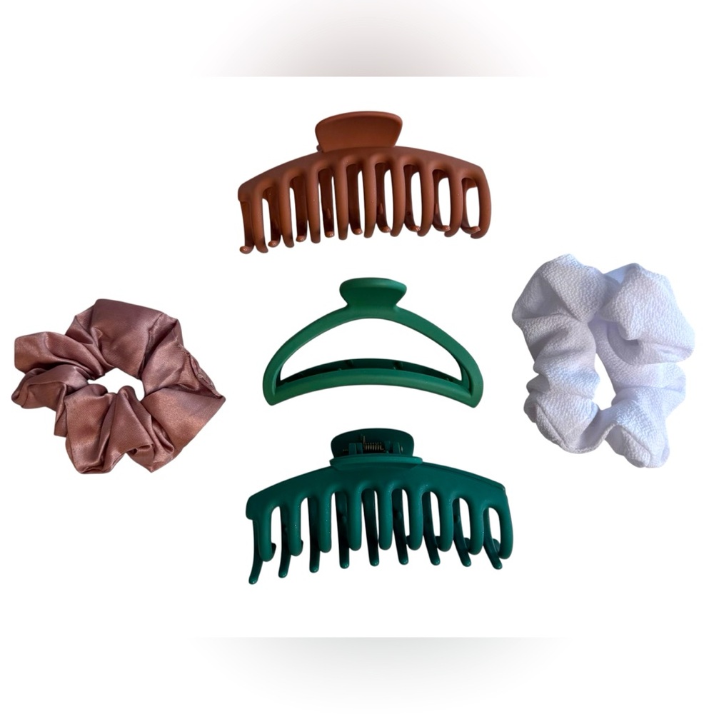 Set of hair accessories with 3 claw clips & 2 scrunchies green copper & white